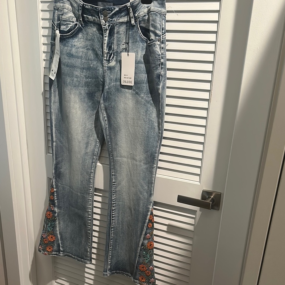 NWT Oak & Vine High Rise Flare Leg Five Pockets, Acid Wash Embroidered Jeans.